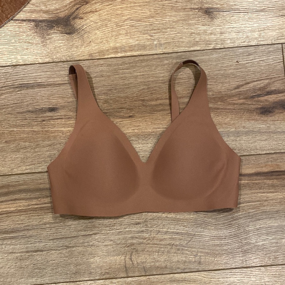 Knix Revolution V-neck wireless bra - Picture 1 of 10